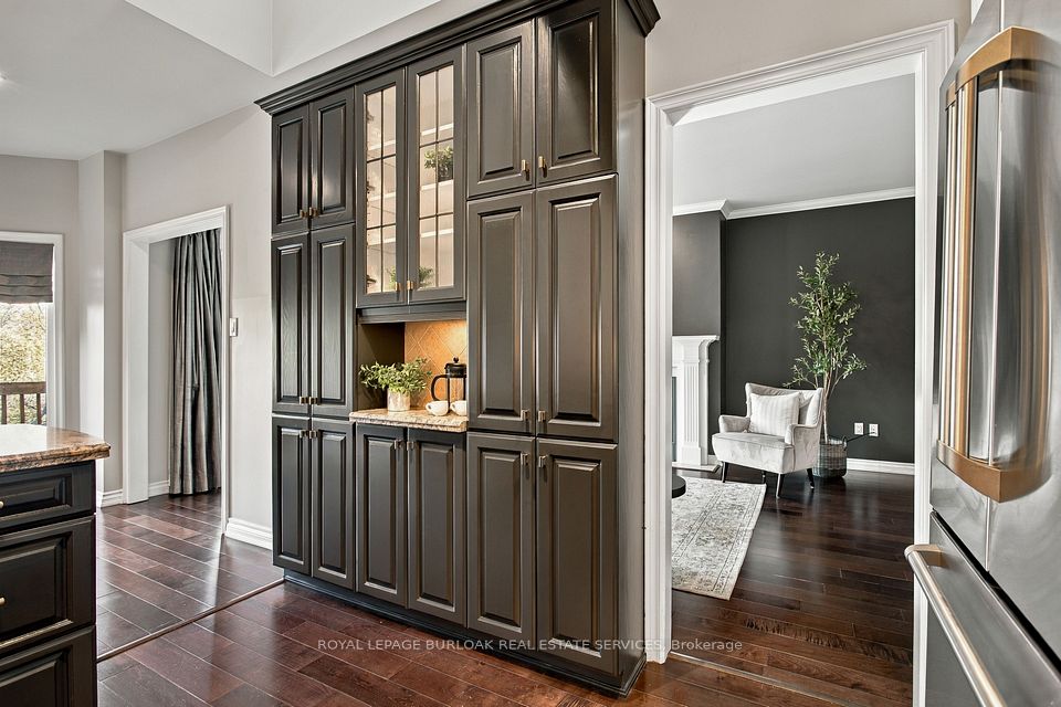 80 Fairwood Place W, Burlington, ON L7T 4B6 16