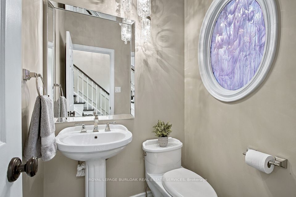 80 Fairwood Place W, Burlington, ON L7T 4B6 19
