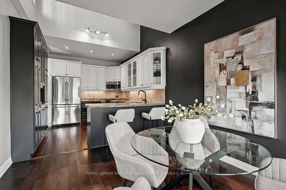 80 Fairwood Place W, Burlington, ON L7T 4B6 12