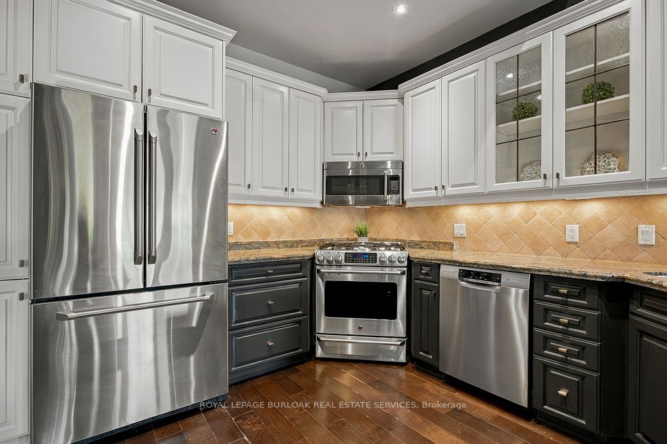 80 Fairwood Place W, Burlington, ON L7T 4B6 14