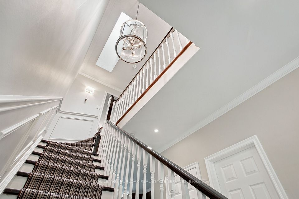 80 Fairwood Place W, Burlington, ON L7T 4B6 21