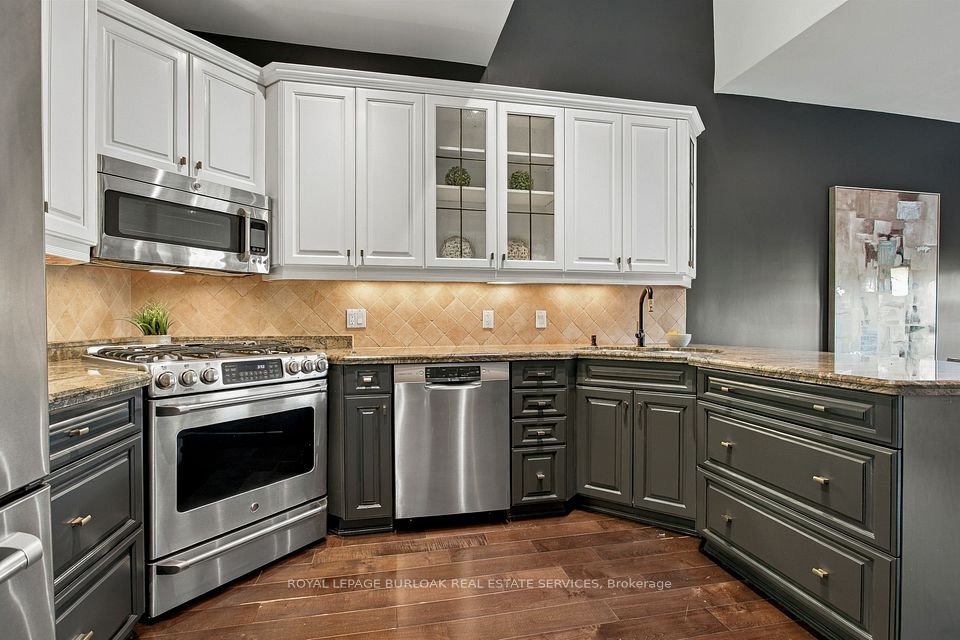 80 Fairwood Place W, Burlington, ON L7T 4B6 15