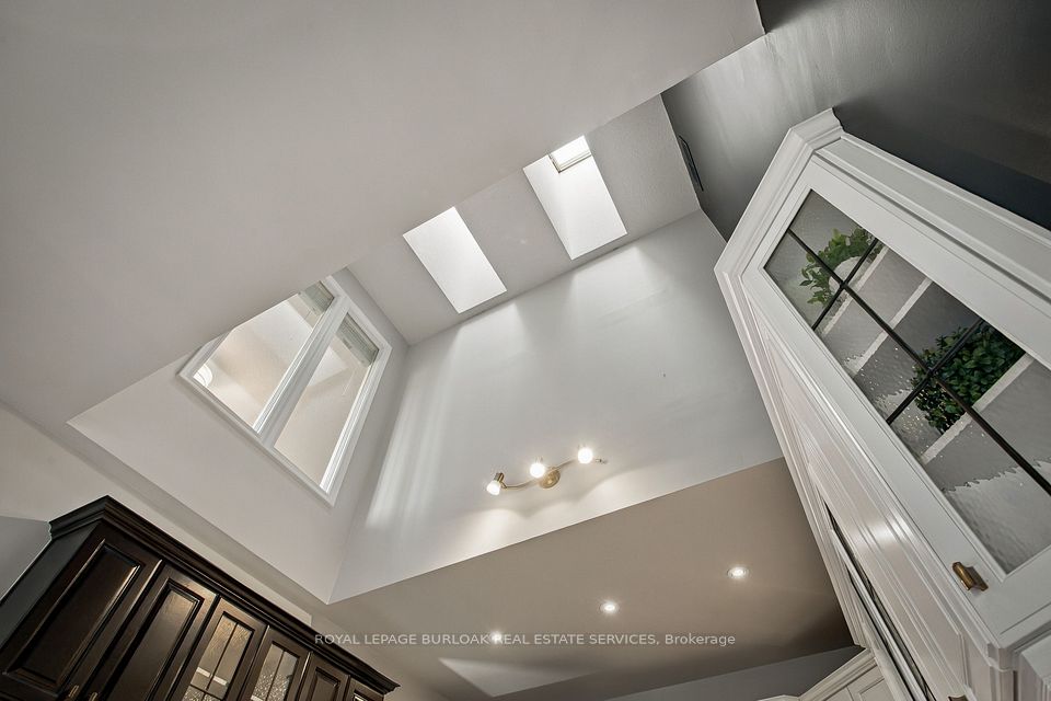 80 Fairwood Place W, Burlington, ON L7T 4B6 17