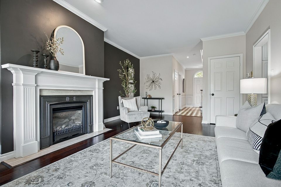 80 Fairwood Place W, Burlington, ON L7T 4B6 8