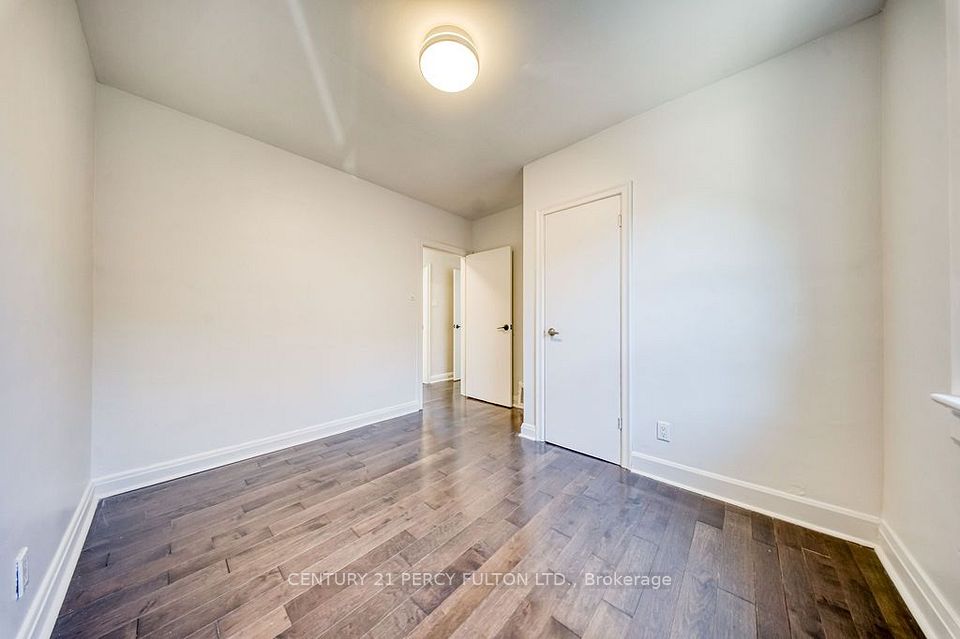 12 Silvercrest Avenue, Toronto, ON M8W 2S4 21