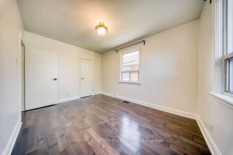 12 Silvercrest Avenue, Toronto, ON M8W 2S4 20