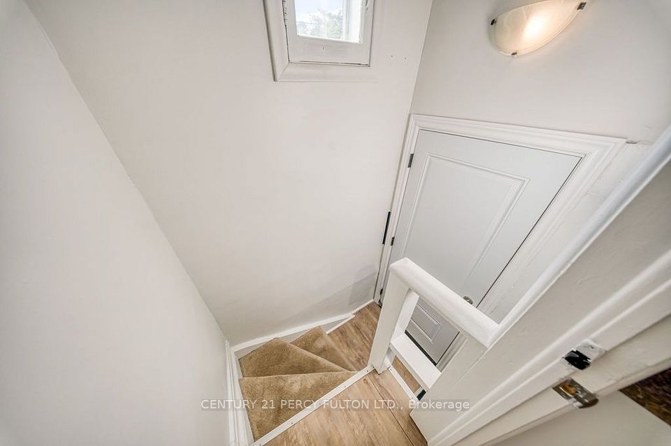 12 Silvercrest Avenue, Toronto, ON M8W 2S4 23
