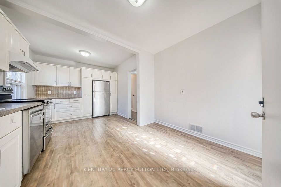 12 Silvercrest Avenue, Toronto, ON M8W 2S4 15