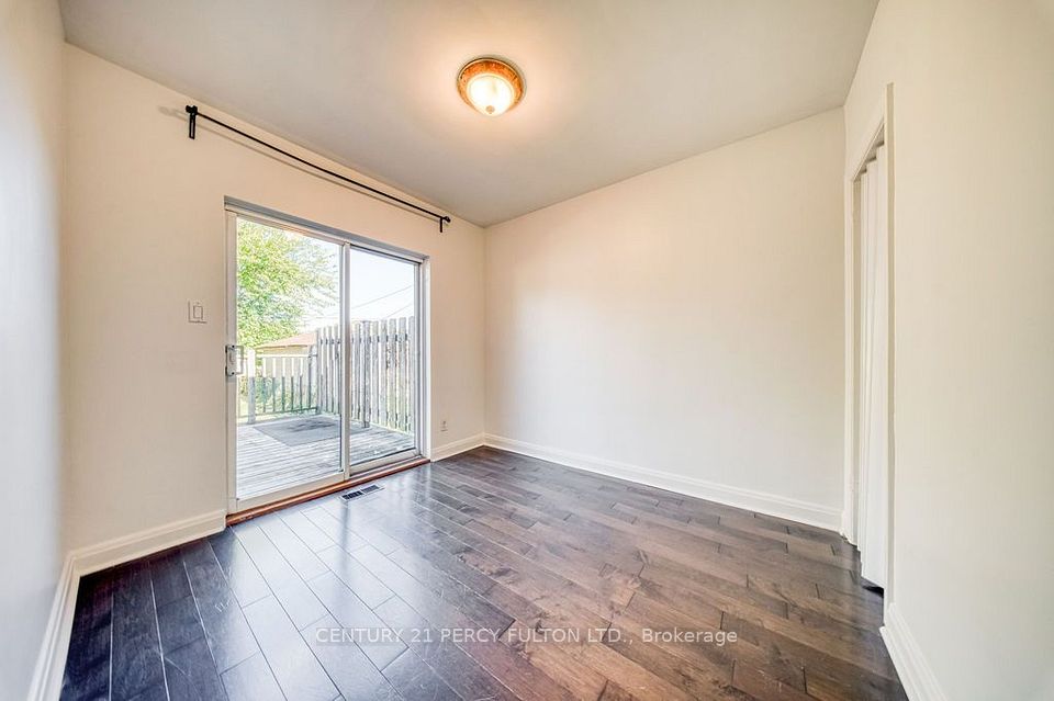 12 Silvercrest Avenue, Toronto, ON M8W 2S4 18