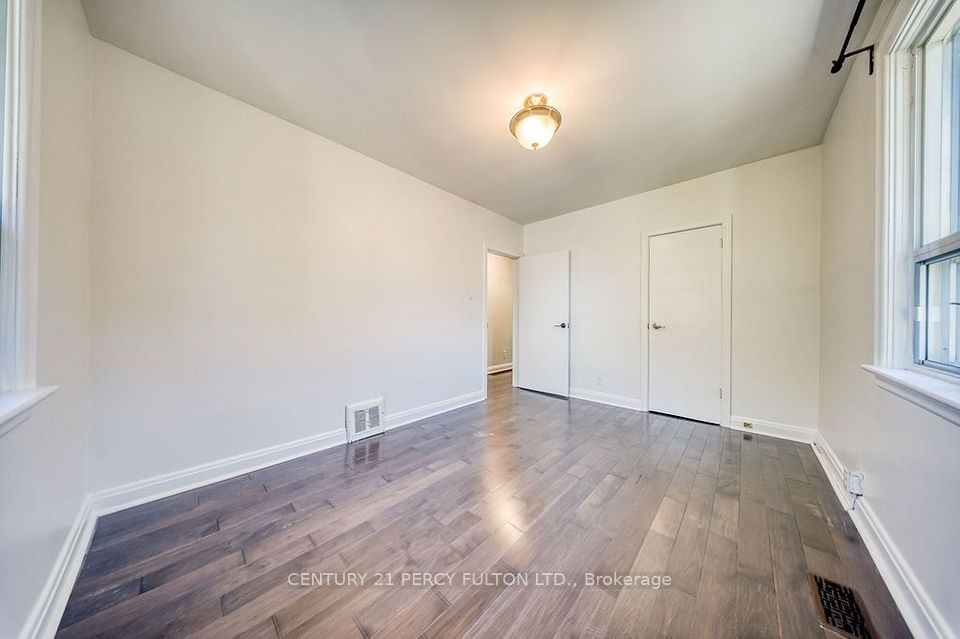 12 Silvercrest Avenue, Toronto, ON M8W 2S4 17