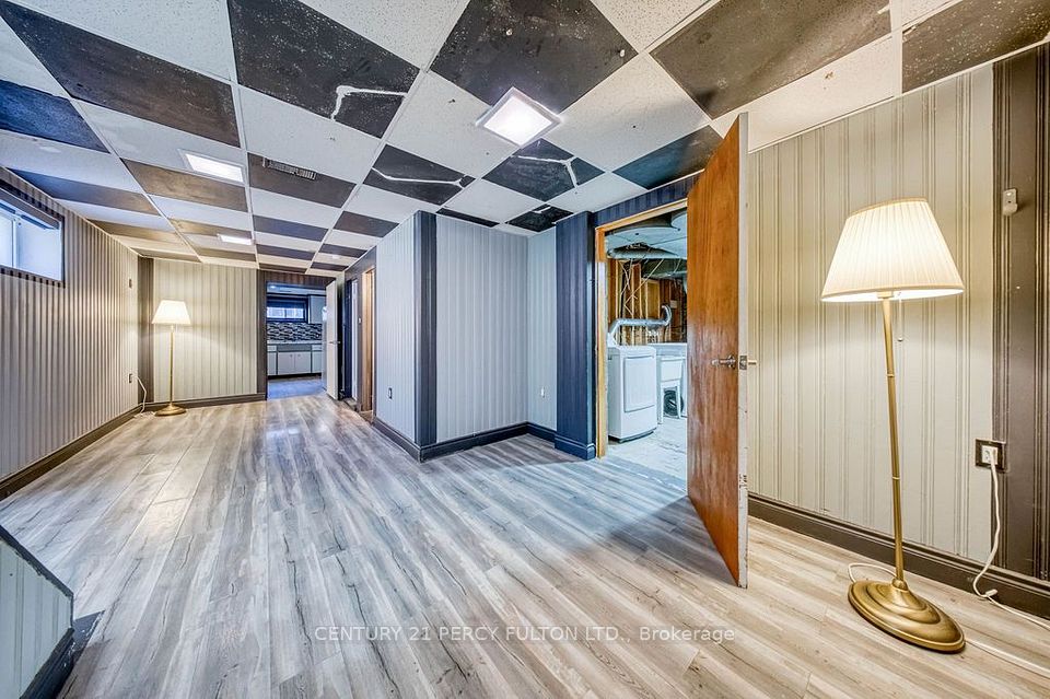 12 Silvercrest Avenue, Toronto, ON M8W 2S4 25