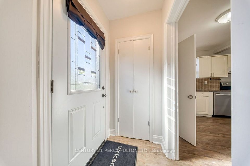 12 Silvercrest Avenue, Toronto, ON M8W 2S4 3