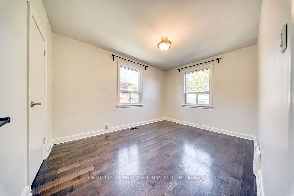 12 Silvercrest Avenue, Toronto, ON M8W 2S4 16