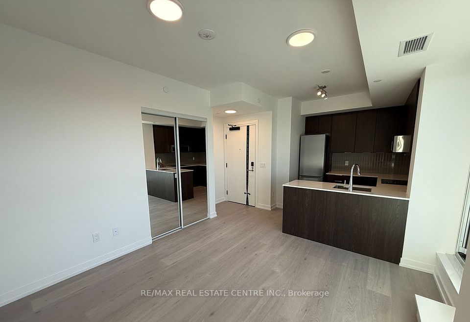 2501 Saw Whet Boulevard 505, Oakville, ON L6M 5N2 4