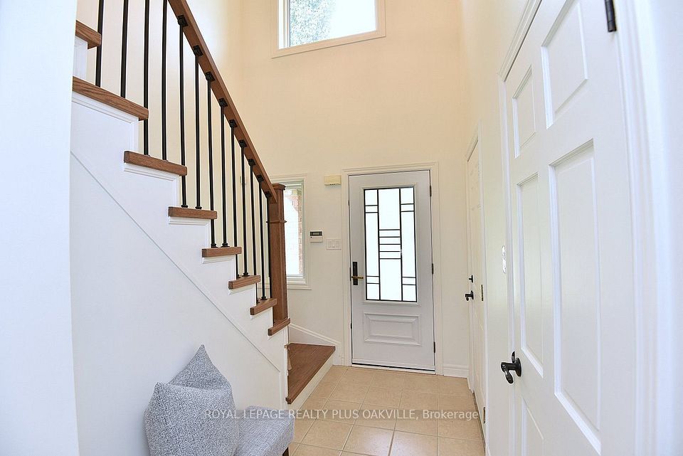546 Sandcherry Drive, Burlington, ON L7T 4L6 7