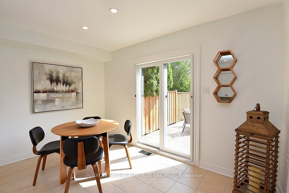 546 Sandcherry Drive, Burlington, ON L7T 4L6 17