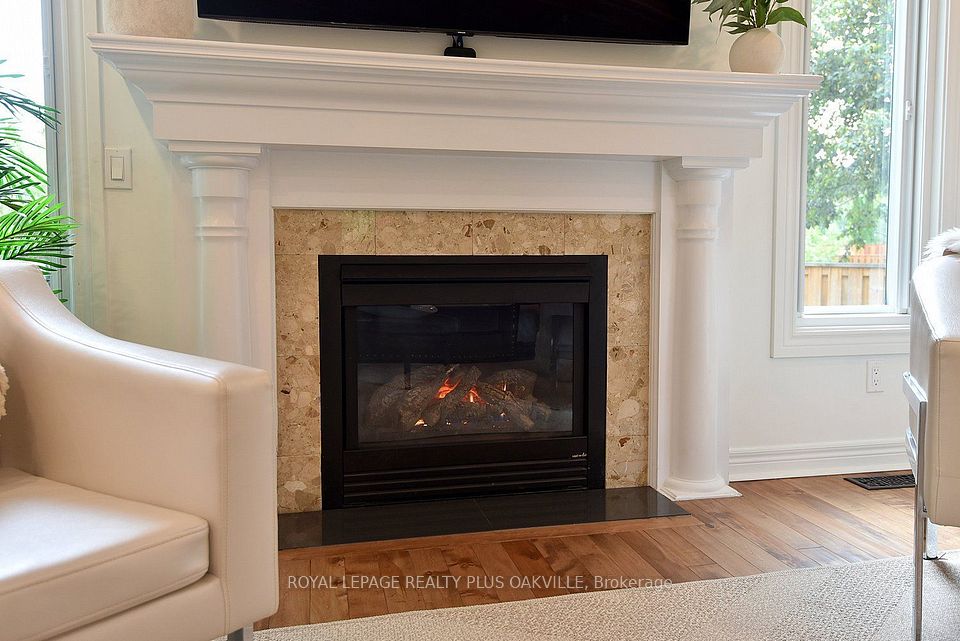 546 Sandcherry Drive, Burlington, ON L7T 4L6 9
