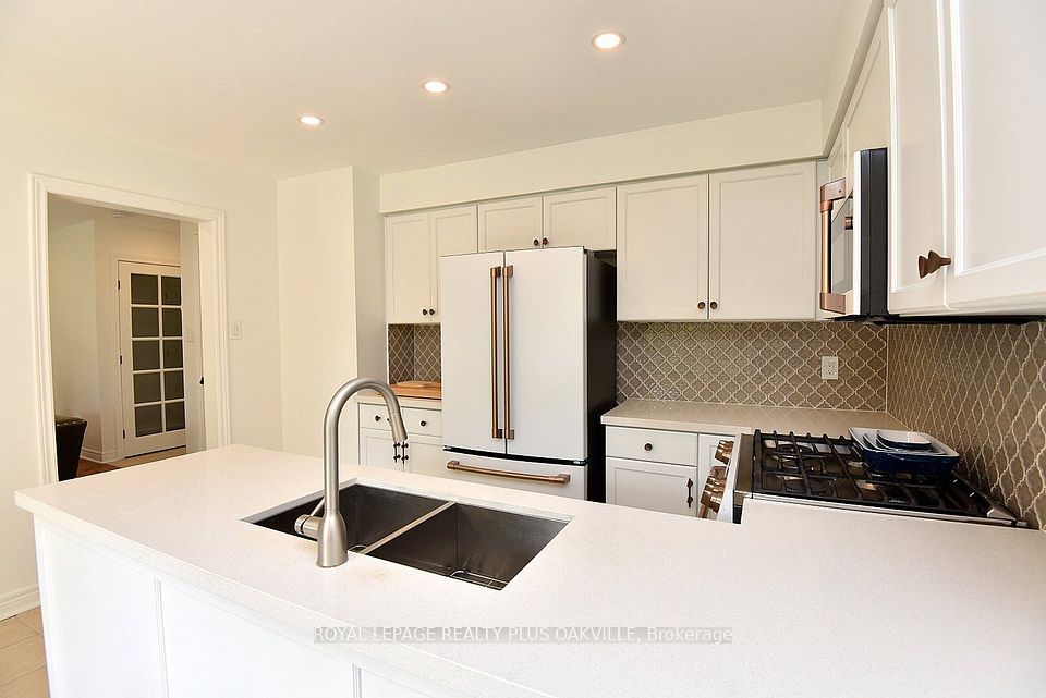 546 Sandcherry Drive, Burlington, ON L7T 4L6 24