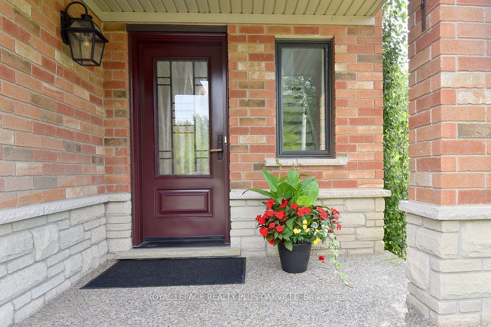 546 Sandcherry Drive, Burlington, ON L7T 4L6 4
