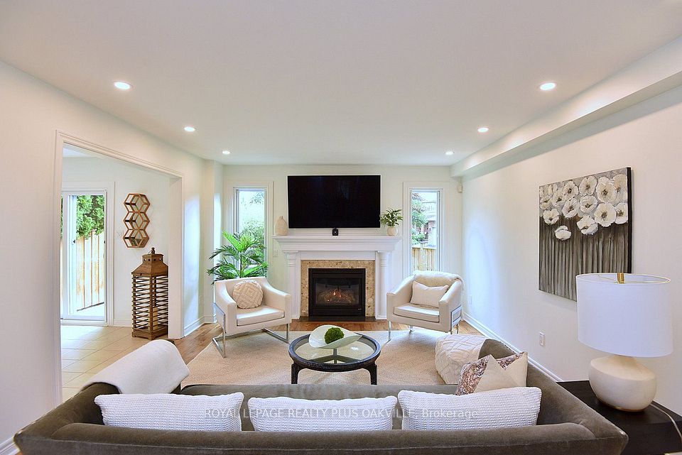 546 Sandcherry Drive, Burlington, ON L7T 4L6 12
