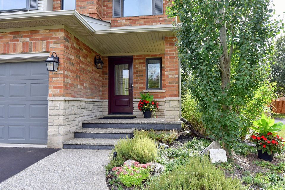 546 Sandcherry Drive, Burlington, ON L7T 4L6 2