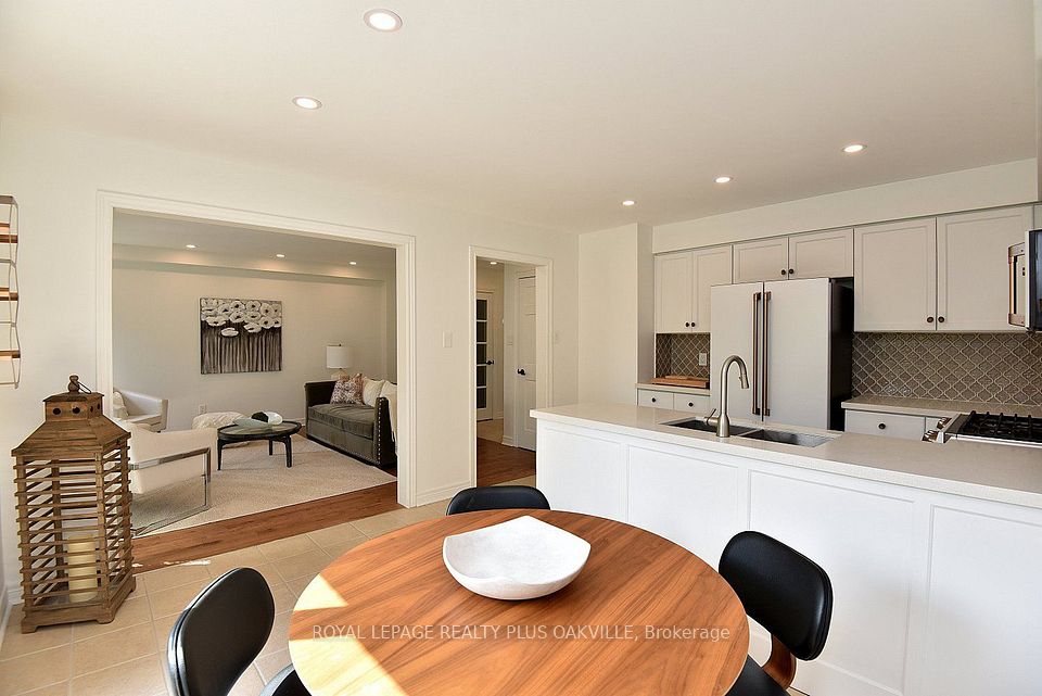 546 Sandcherry Drive, Burlington, ON L7T 4L6 16