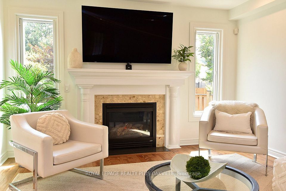 546 Sandcherry Drive, Burlington, ON L7T 4L6 8