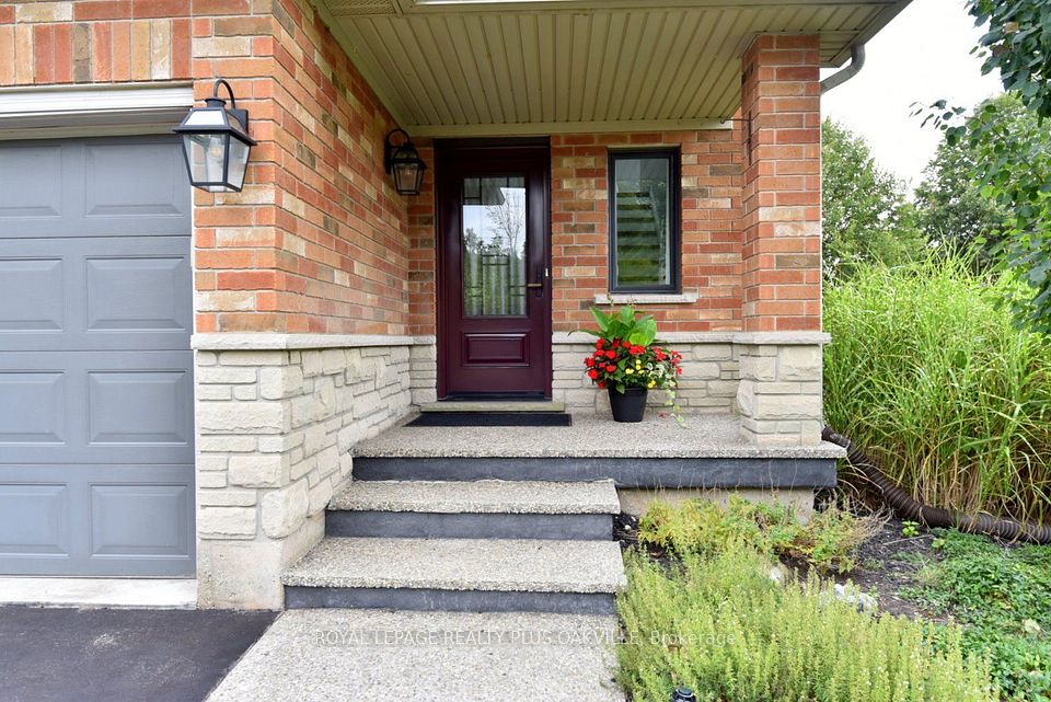 546 Sandcherry Drive, Burlington, ON L7T 4L6 5