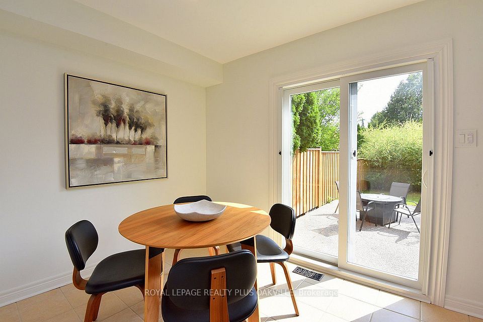 546 Sandcherry Drive, Burlington, ON L7T 4L6 18