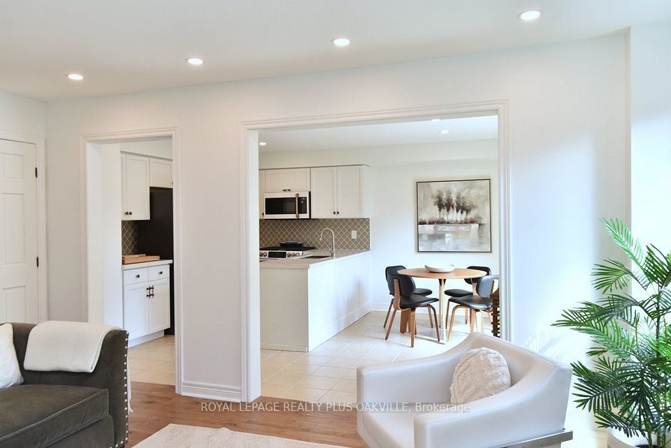 546 Sandcherry Drive, Burlington, ON L7T 4L6 21