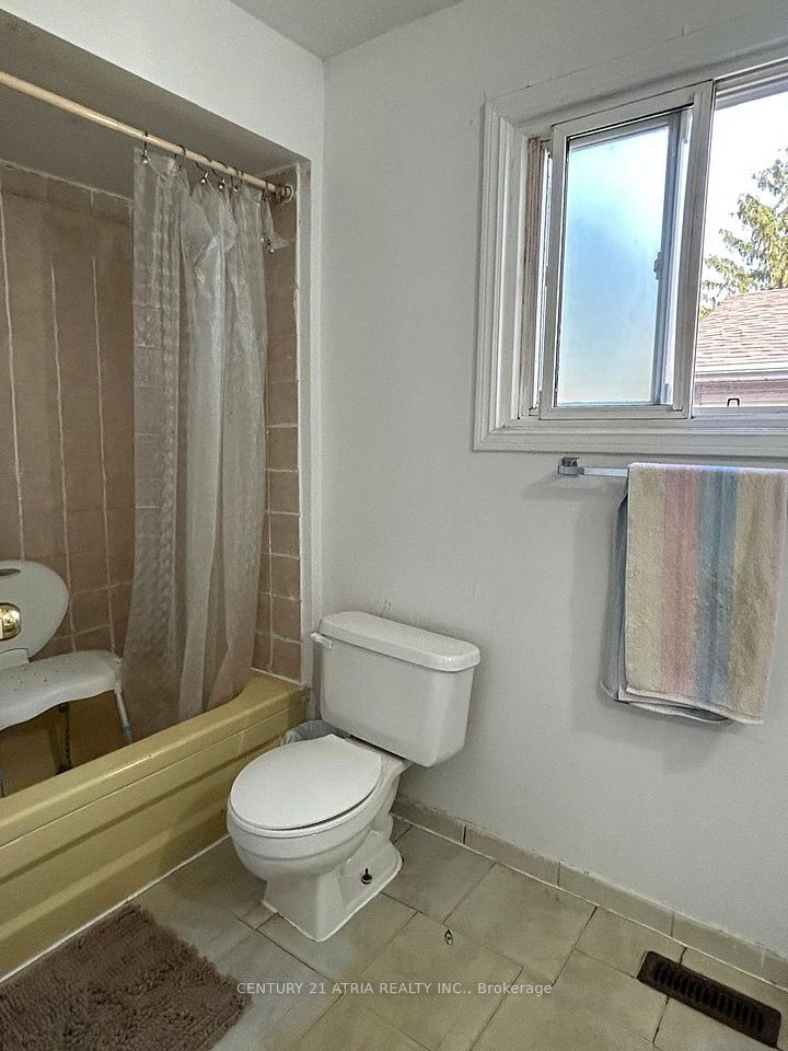6 Lindridge Avenue, Brampton, ON L6S 3W9 10