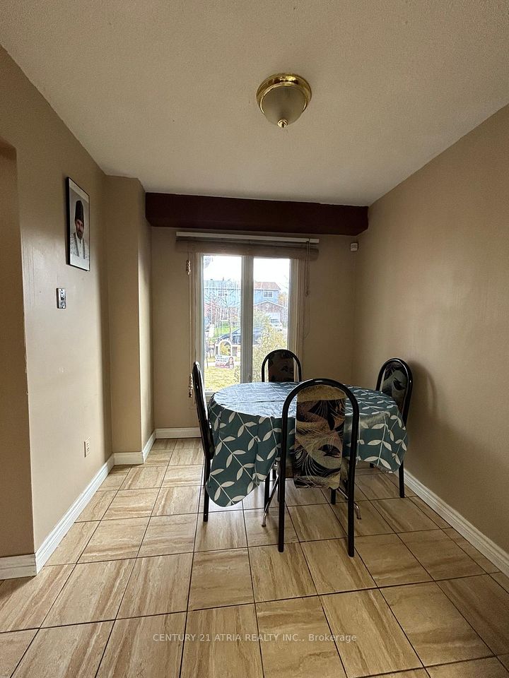 6 Lindridge Avenue, Brampton, ON L6S 3W9 18