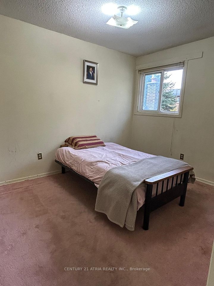 6 Lindridge Avenue, Brampton, ON L6S 3W9 9