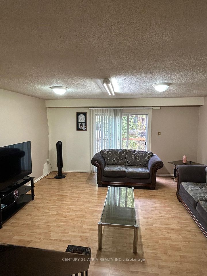 6 Lindridge Avenue, Brampton, ON L6S 3W9 7
