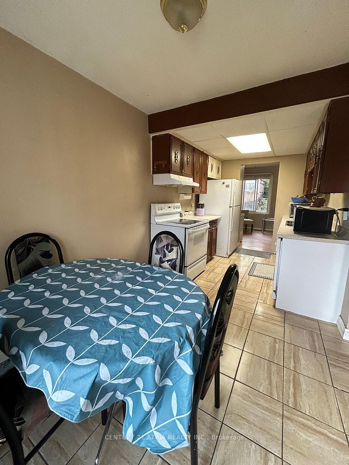 6 Lindridge Avenue, Brampton, ON L6S 3W9 17