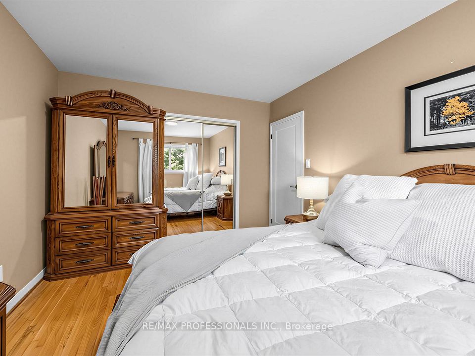 793 Netherton Crescent, Mississauga, ON L4Y 2M5 15