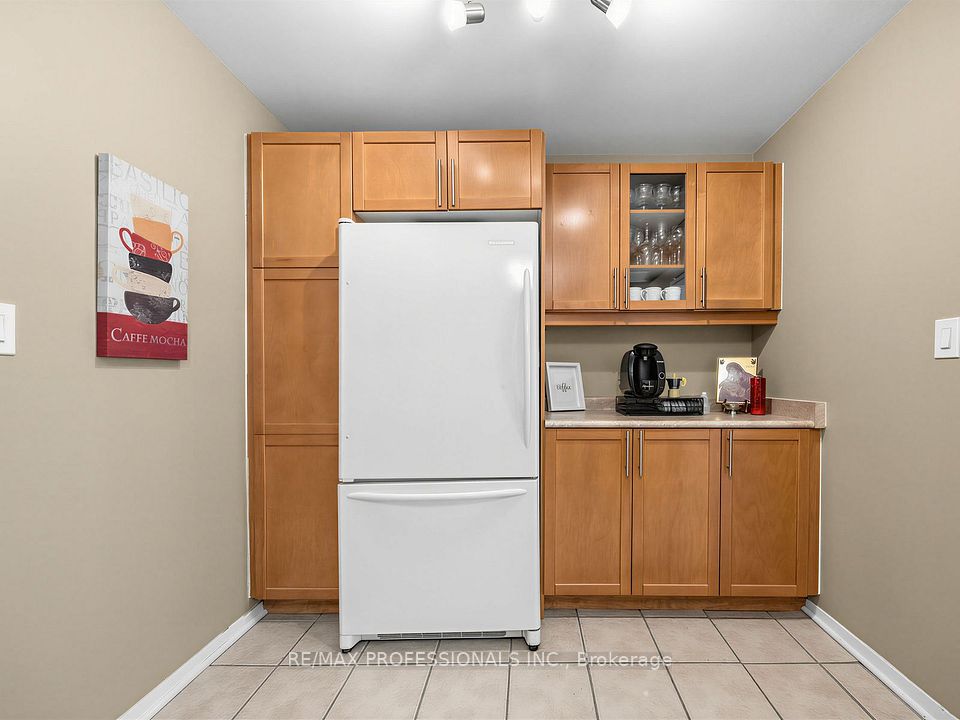 793 Netherton Crescent, Mississauga, ON L4Y 2M5 12