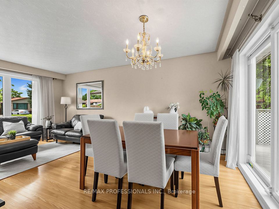 793 Netherton Crescent, Mississauga, ON L4Y 2M5 7