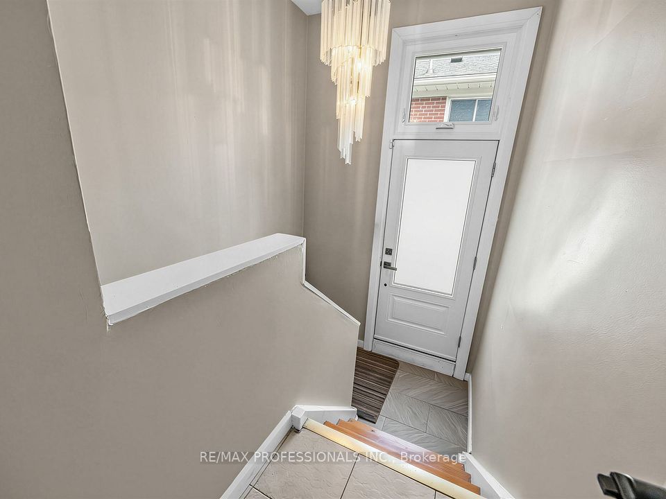 793 Netherton Crescent, Mississauga, ON L4Y 2M5 21