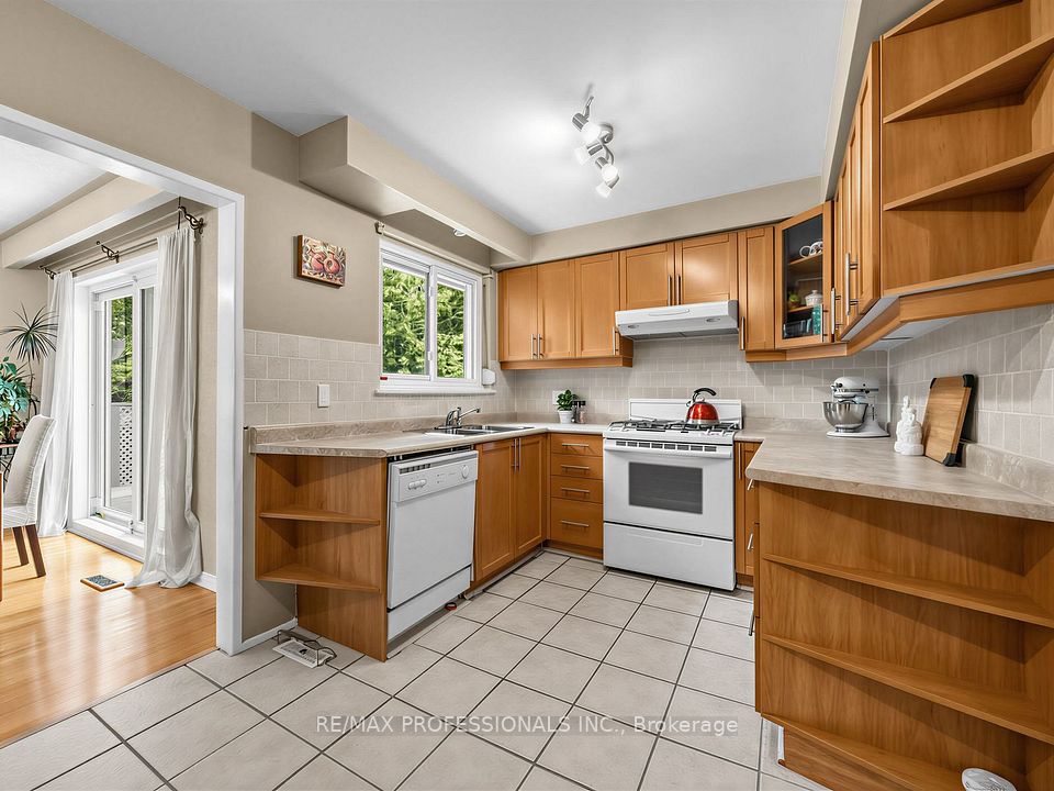 793 Netherton Crescent, Mississauga, ON L4Y 2M5 10
