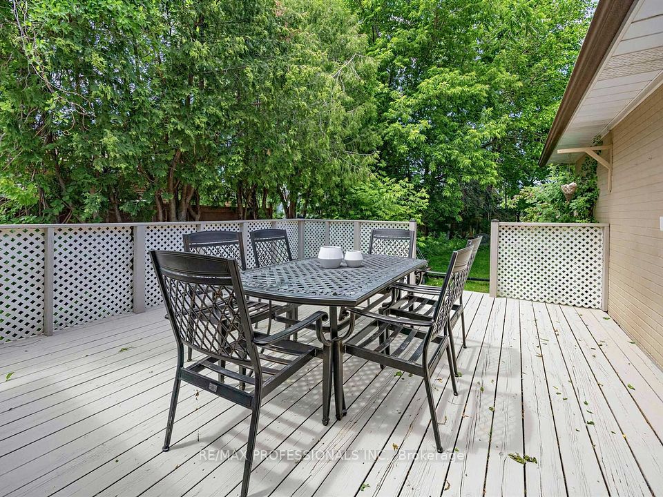 793 Netherton Crescent, Mississauga, ON L4Y 2M5 22
