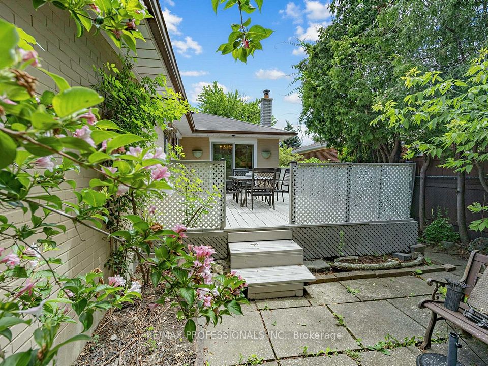 793 Netherton Crescent, Mississauga, ON L4Y 2M5 23
