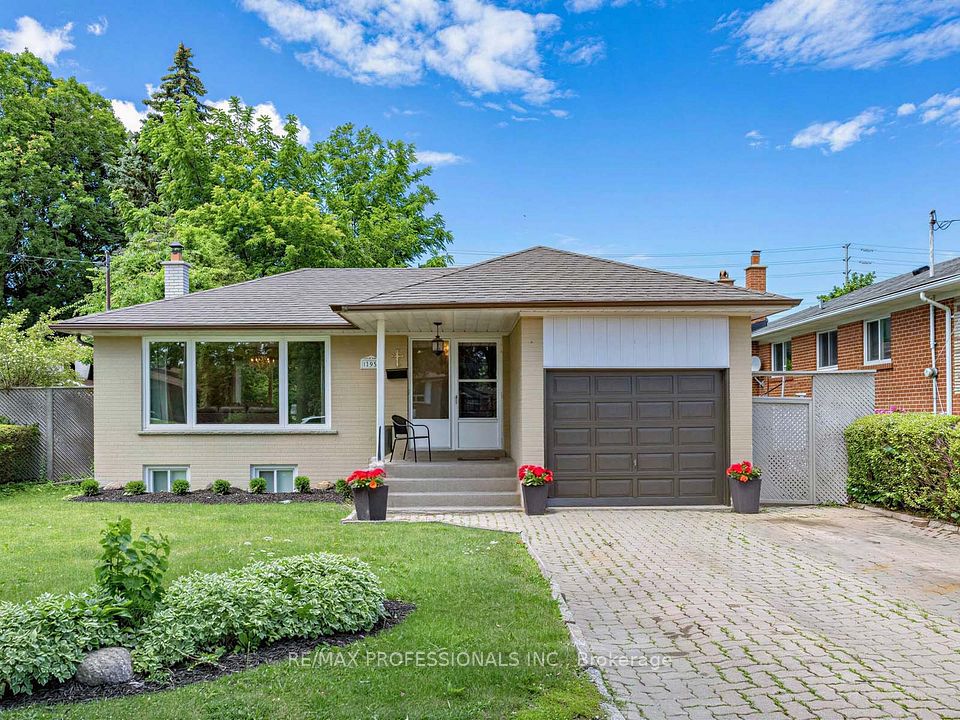 793 Netherton Crescent, Mississauga, ON L4Y 2M5 2