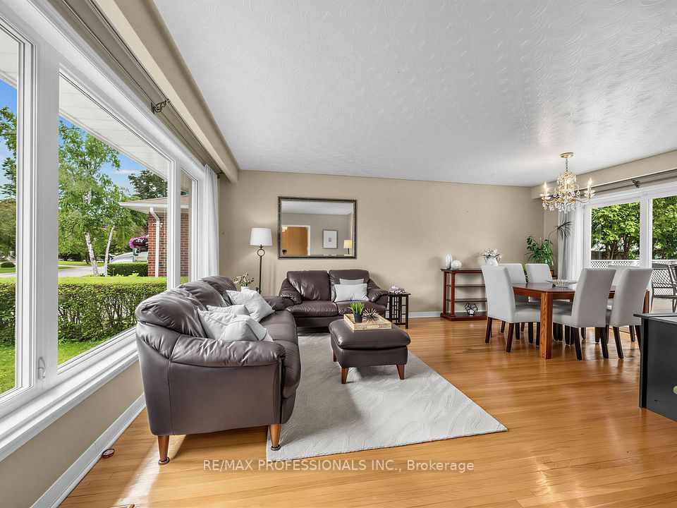 793 Netherton Crescent, Mississauga, ON L4Y 2M5 4