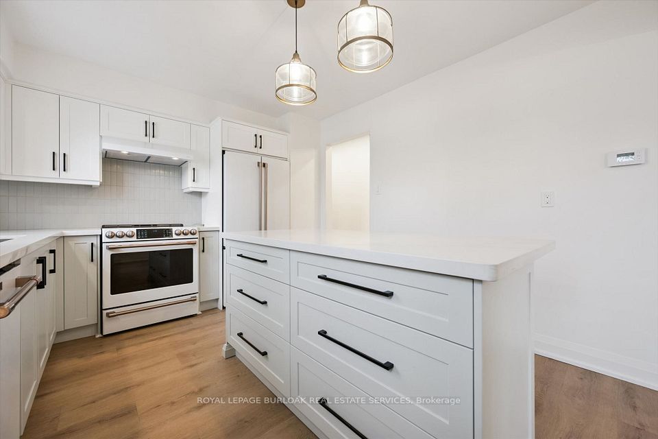 631 Guelph Line, Burlington, ON L7R 3M7 16