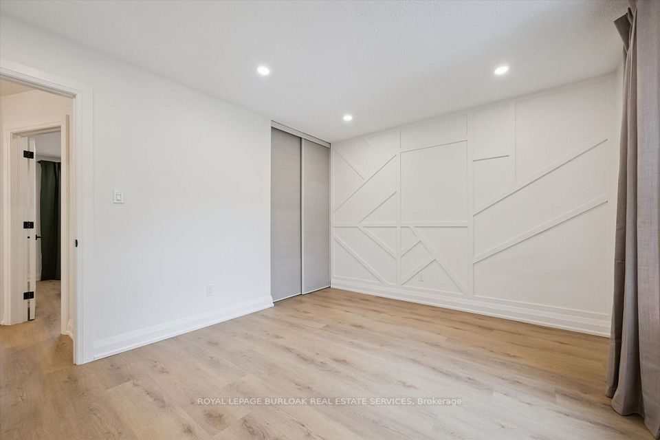631 Guelph Line, Burlington, ON L7R 3M7 22
