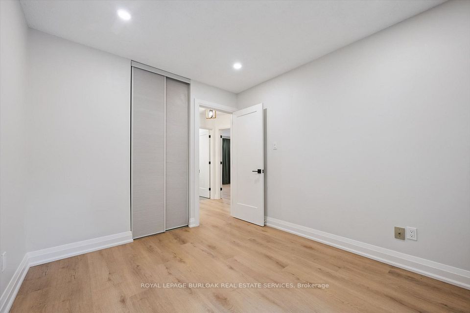 631 Guelph Line, Burlington, ON L7R 3M7 25
