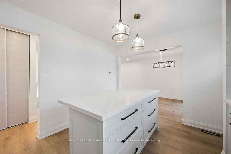 631 Guelph Line, Burlington, ON L7R 3M7 18