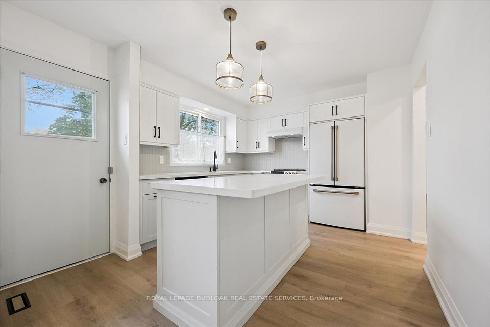 631 Guelph Line, Burlington, ON L7R 3M7 15