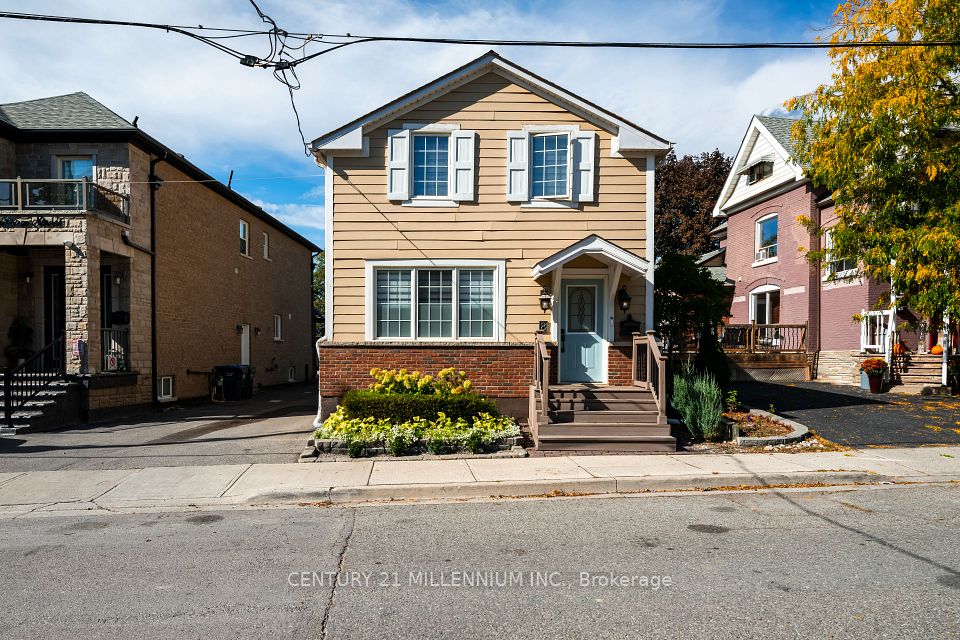Detached at 8 William Street, Brampton, ON L6V 1L2
